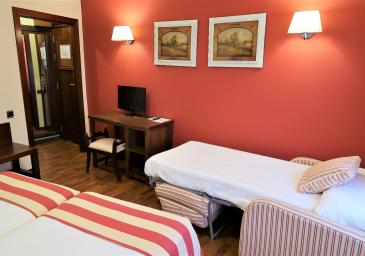 Chambre Double avec Lit Supplémentaire Enfant