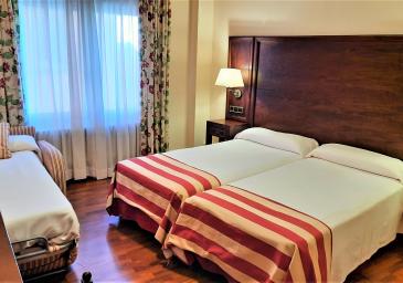 Chambre Double avec Lit Supplémentaire Enfant